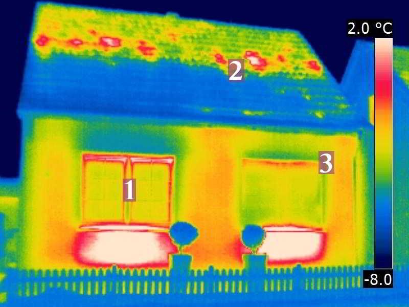 Leckagen im Bereich der Mittelpfette durch unvollständige Verklebung der Luftdichtheitsbahn