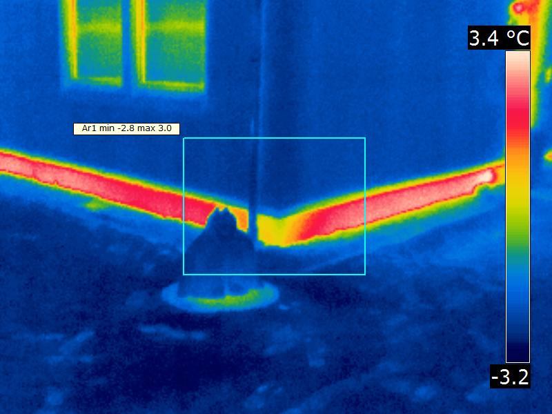 Wärmebrücke untere Geschossdecke oder Bodenplatte, vermutlich Randdämmstreifen zu schwach Wärmebrücke untere Geschossdecke oder Bodenplatte, vermutlich Randdämmstreifen zu schwach