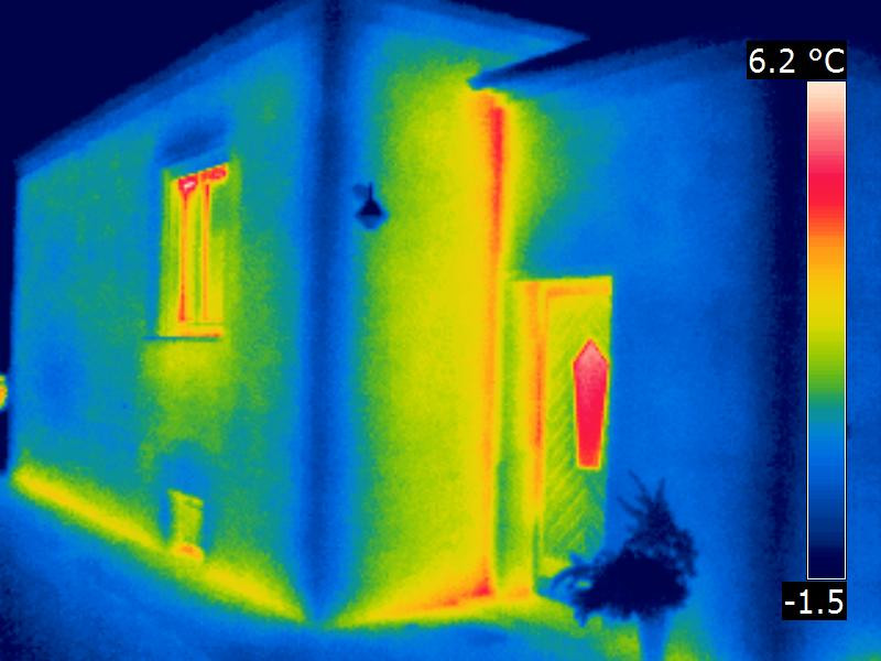 Wärmebild einer Wärmebrücke Außenwandecke