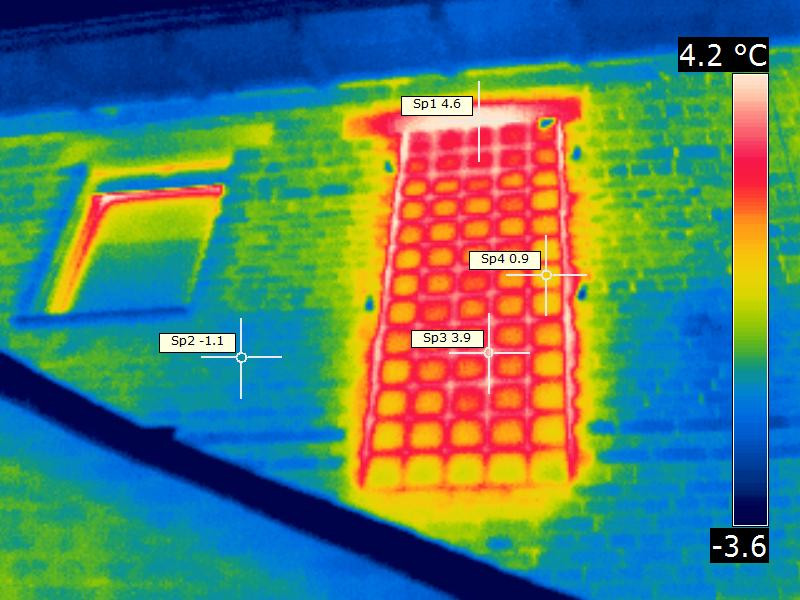 hohe Wärmeverluste durch Glasbausteine im leicht beheizten Treppenhaus