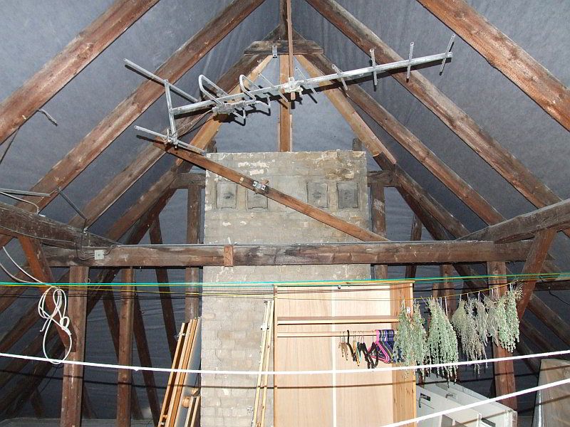 Der Schornstein wurde nach Einbau einer Zentralheizung teilweise abgerissen und verschlossen