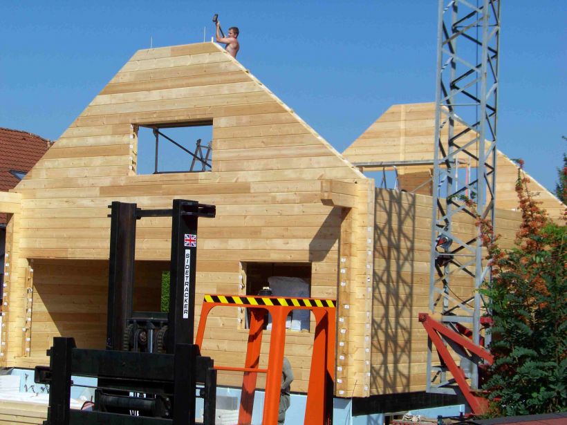Bau eines Blockbohlenhauses