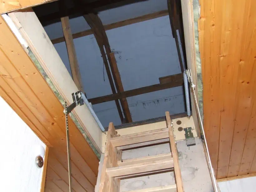 Bodeneinstieg mit gravierenden Mängeln bei der Herstellung der Luft-Dichtheit