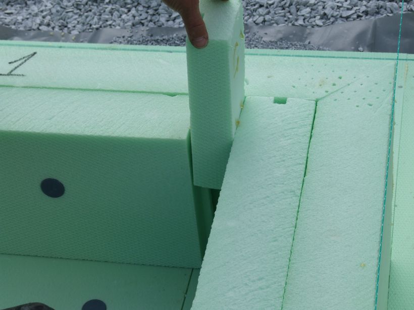 Einsetzen eines Ergänzungsstückes, verklebt mit dem PU-Spezialkleber