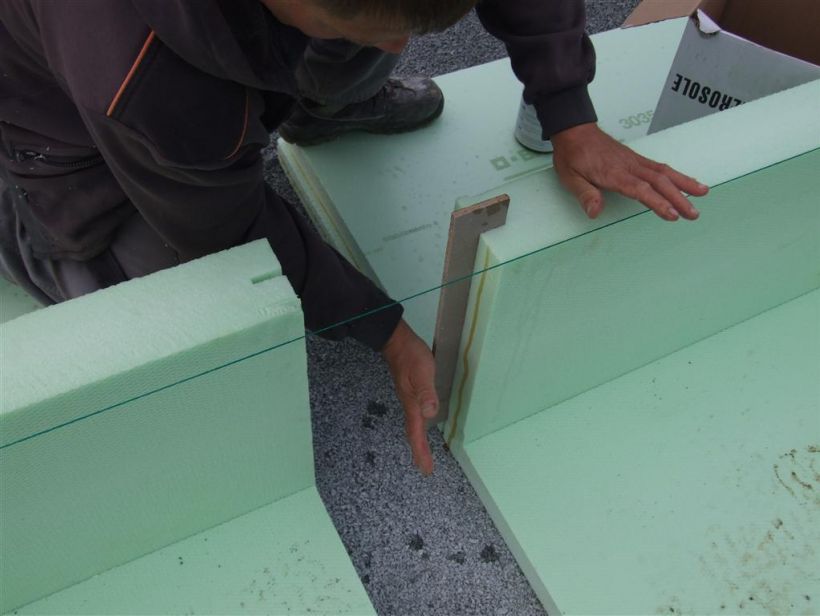 Einsetzen der Feder in das Folgeelement