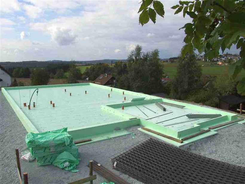 Wärmedämmelemente für Bodenplatte in zwei Lagen fertiggestellt