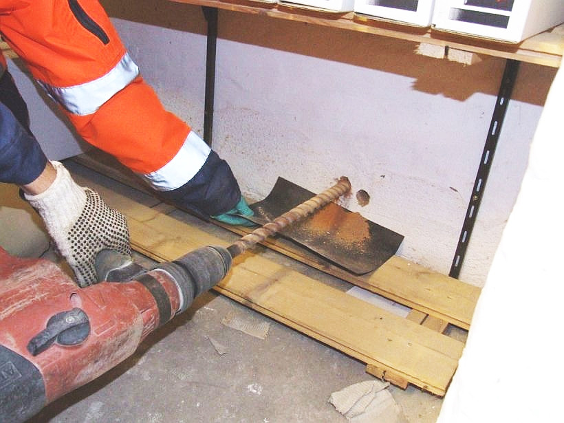 Eine ingenieurmäßige Bohrmehlanalyse zur Bestimmung der Ursachen einer Durchfeuchtung