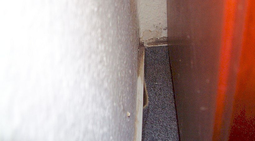 In dieser Ecke bewegt sich kaum ein Lüftchen, folglich ist die Wärmeübertragung behindert