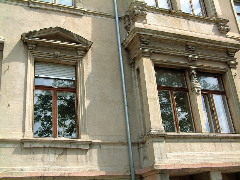 Jahrzehnte begleiteten uns luftundichte Fenster, die passiven Luftaustausch im Winter ermöglichten