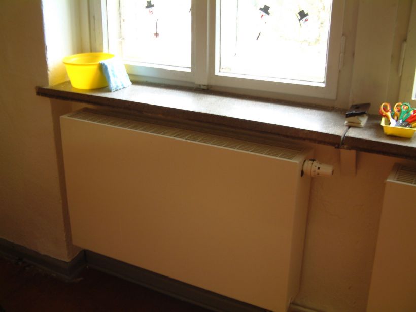 Heizkörper in Nischen und eine zu breite Fensterbank vermeiden