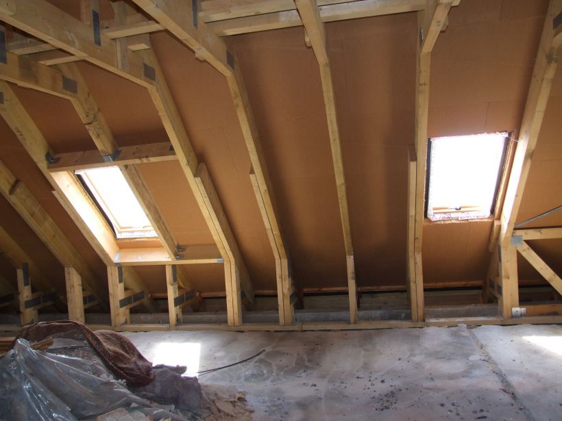Dachgeschossausbau (oberhalb der Holzfaserdämm-Platten befinden sich Konterlatten und Dachlatten)