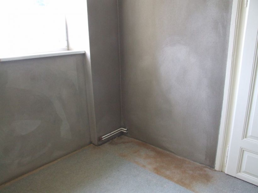 Sanierputz stellt keine Sperrschicht dar und muss nach etwa 10 Jahren erneuert werden