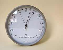 Begrenzung der Raumluftfeuchte auf etwa 55% verbessert die Regelung der Körpertemperatur