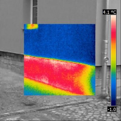 Deutlich erhöhte Temperatur auf der Kelleraußenwand