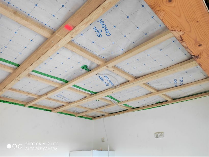 Konterlattung und Lattung bei einer von unten gedämmten obersten Geschossdecke