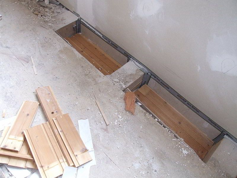 Bereits abgeklebte Balkenköpfe bei einer Innendämmung