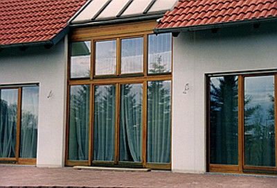 Im Wohnbereich integrierter Wintergarten mit einer innenliegenden Verschattung