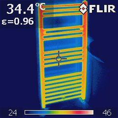 Bad-Heizkörper im Thermogramm