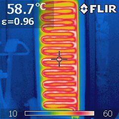 In die Wand eingelassener Heizkörper