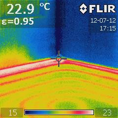 Fußbodenheizung bei mittlerer Oberflächentemperatur um 23°C und mit stärker erwärmten Randbereich Fußbodenheizung bei mittlerer Oberflächentemperatur um 23°C und mit stärker erwärmten Randbereich