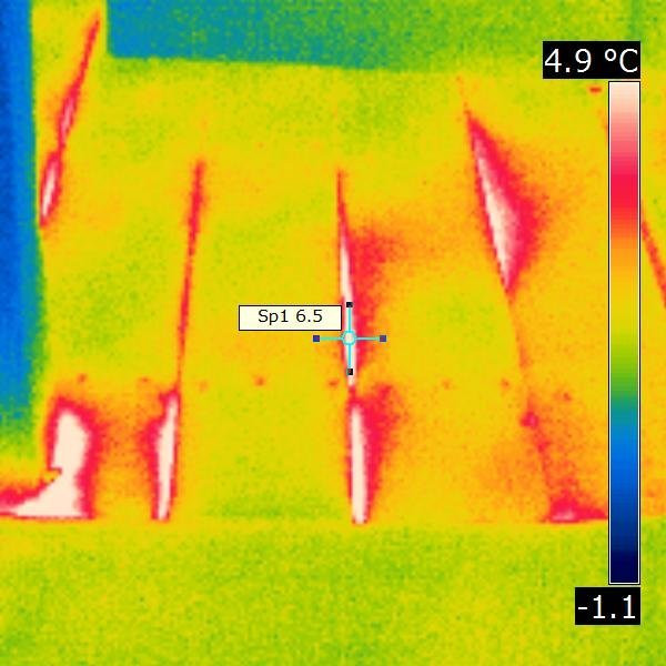 Warmluftfahnen an der Oberseite der obersten Geschossdecke - Bretter