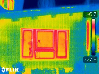 Rahmenmaterial mit geringer Wärmedämmung (Spiegelung Thermografen) Rahmenmaterial mit geringer Wärmedämmung (Spiegelung Thermografen)
