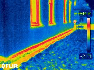 Schwache Wärmedämmung einer konventionellen Bodenplatte