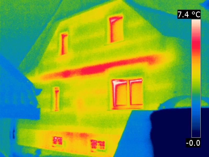Wärmeabfluss durch fehlende oder zu schwache Dämmung der Stirnseite der Geschossdecke