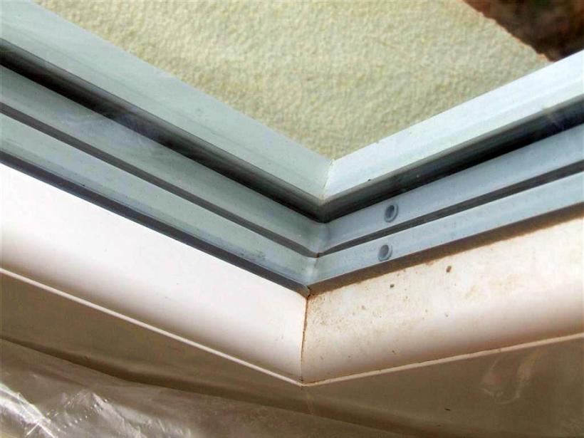 Dreifachverglasung (Bauphase) mit warmer Kante in Räumen mit hohen Behaglichkeitsanforderungen Dreifachverglasung (Bauphase) mit warmer Kante in Räumen mit hohen Behaglichkeitsanforderungen