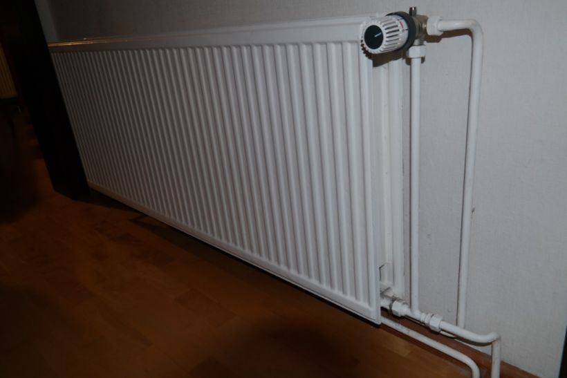 Heizkörper in einer Einrohrheizung mit Bypass zwischen Vorlauf und Rücklauf