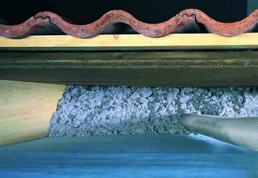 eingeblasene Wärmedämmung (Zellulose) zwischen den Sparren unbelüftet, Unterdach Holzfaserdämmplatte